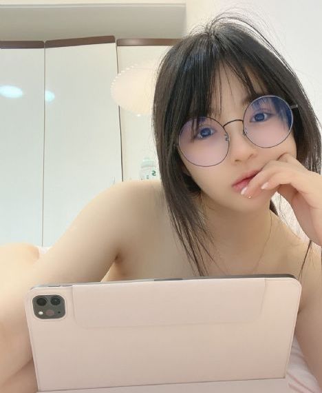 自偷自拍亚洲综合精品第一页_高清无删减在线观看